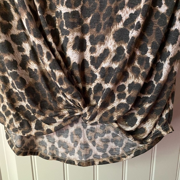 Leopard choker neck boutique top NWOT - Picture 3 of 4